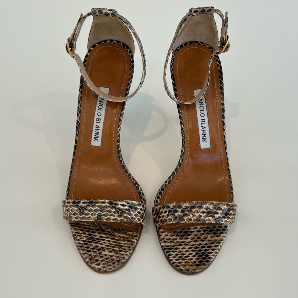 MANOLO BLAHNIK BEIGE BROWN CHAOS FABIO SNAKE SANDALS SIZE IT 38 / US 8